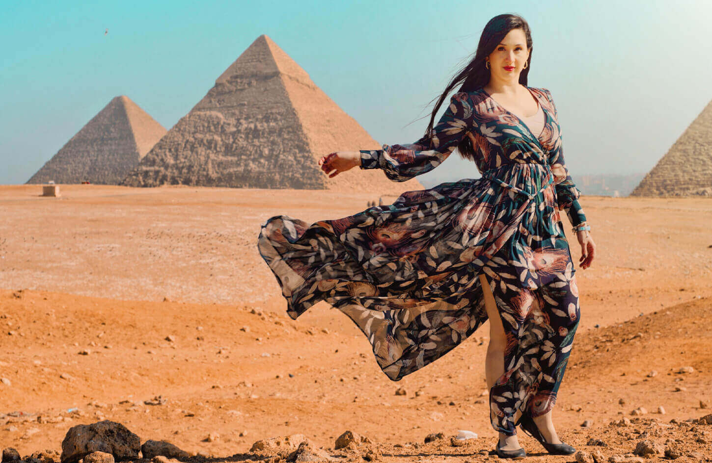 A tourist in front of the pyramids