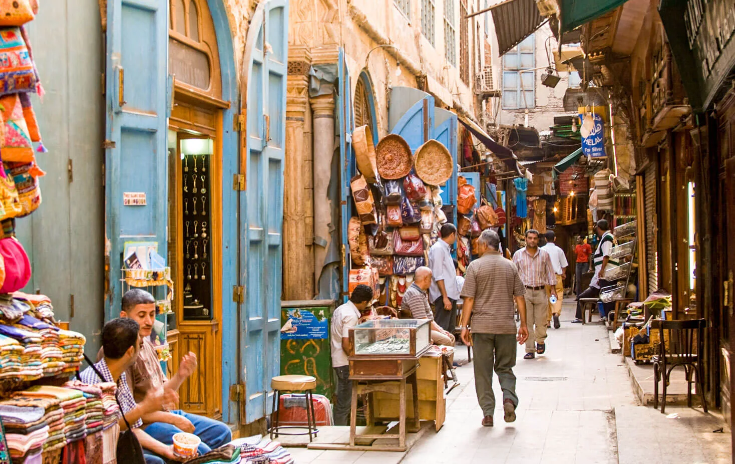 Buy souvenirs from khan el khalili market