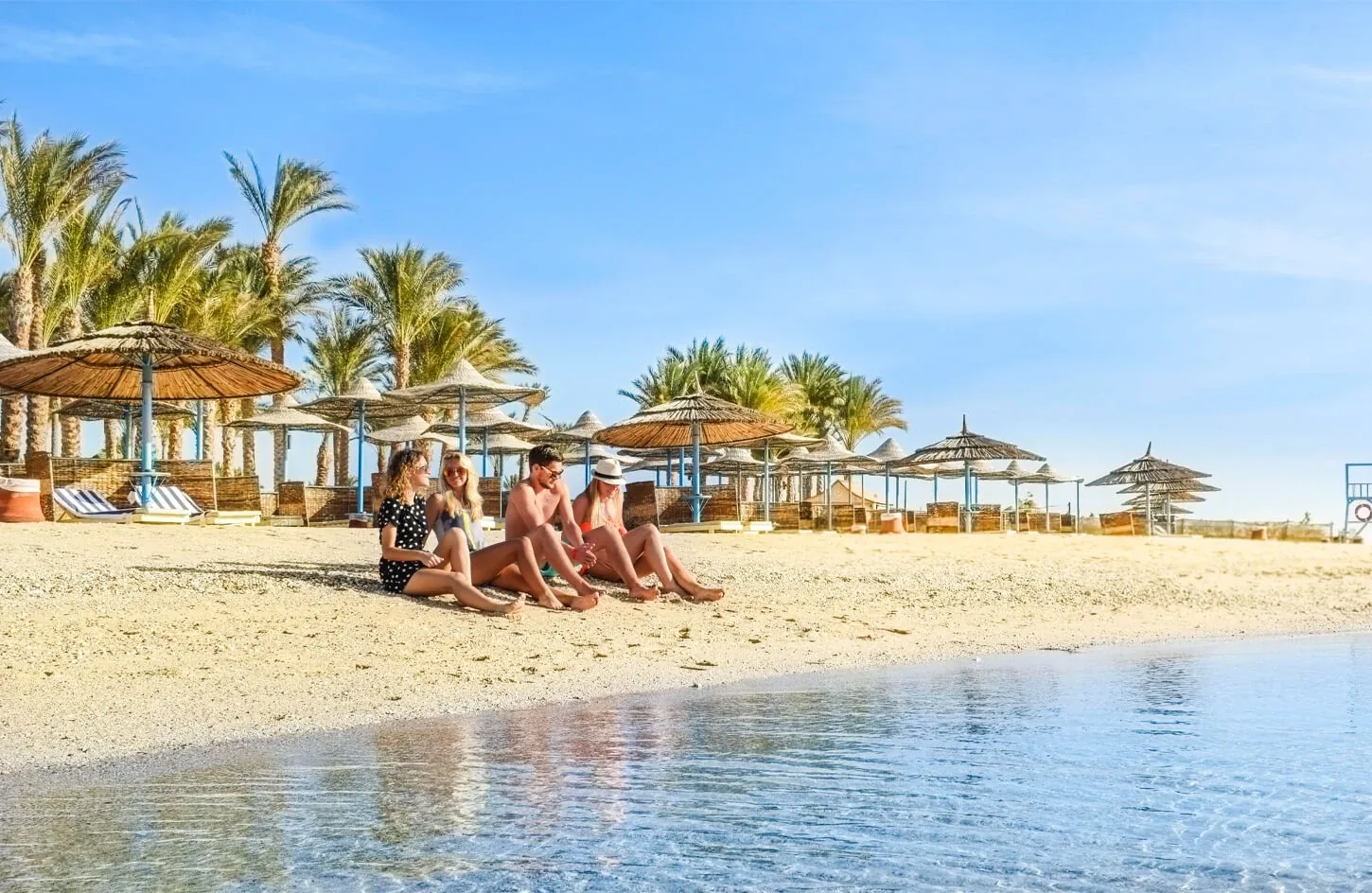 A group of tourists on the beach in Port Ghalib.jpg