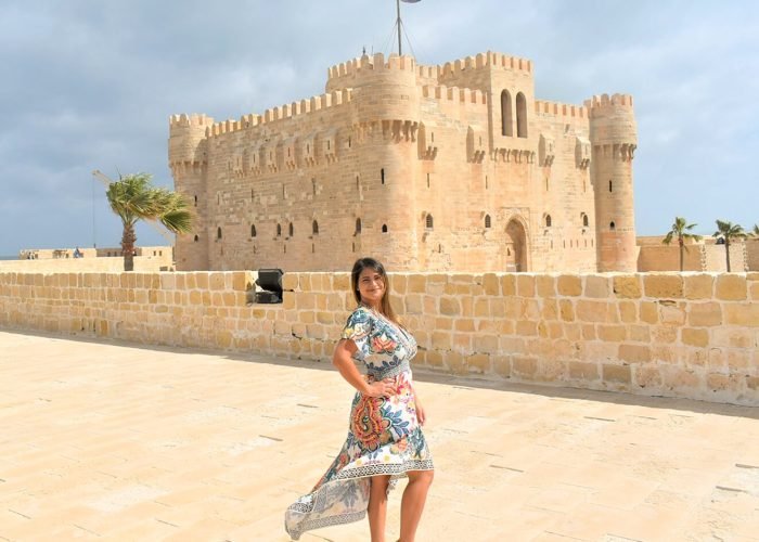 A-wonderful-picture-of-a-girl-in-front-of-Qaitbay-Citadel-in-Alexandria